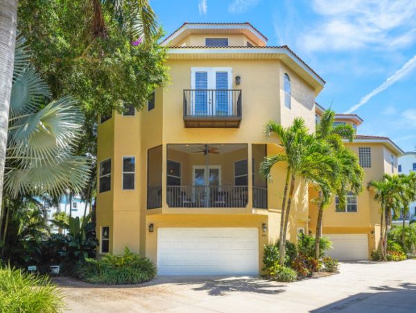 Short Walk to Beach from this Four Bedroom Condo in Siesta Key