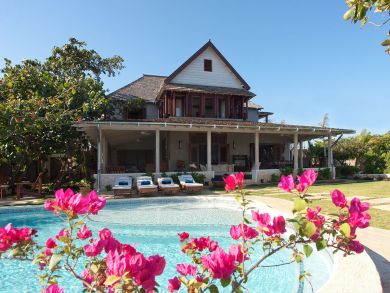 Runaway Bay Luxury Villa, Staff Pool, Beach Cliffside Pool