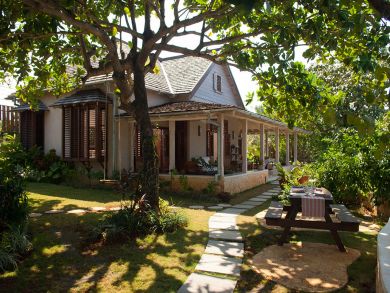 Runaway Bay Luxury Villa, Staff Pool, Beach Cliffside Pool