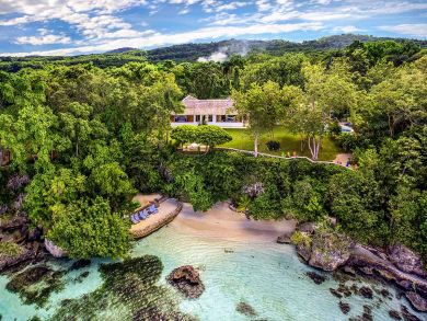 A Great Jamaica Family Holiday Villa At the Waters Edge