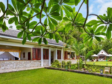 A Great Jamaica Family Holiday Villa At the Waters Edge