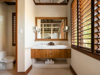Great Value Two Bedroom Villa Sleeps 4 Short Walk to Beach