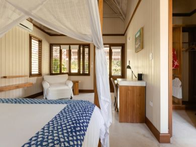 Great Value Two Bedroom Villa Sleeps 4 Short Walk to Beach