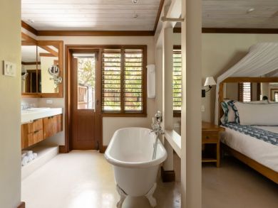 Great Value Two Bedroom Villa Sleeps 4 Short Walk to Beach