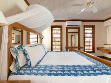 Great Value Two Bedroom Villa Sleeps 4 Short Walk to Beach