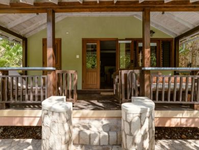 Great Value Two Bedroom Villa Sleeps 4 Short Walk to Beach