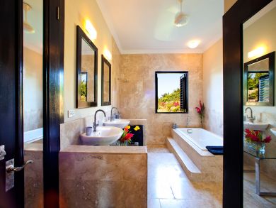 Luxury Montego Bay Vacation Villa with Guest House Sleeps 18