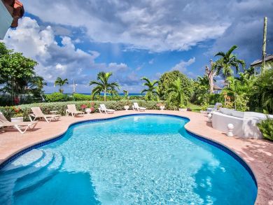 Runaway Bay Beachfront Luxury Vacation Villa