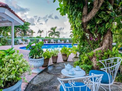 Runaway Bay Beachfront Luxury Vacation Villa