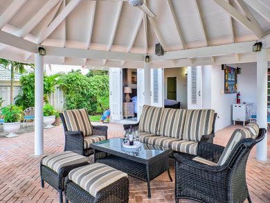 Runaway Bay Beachfront Luxury Vacation Villa