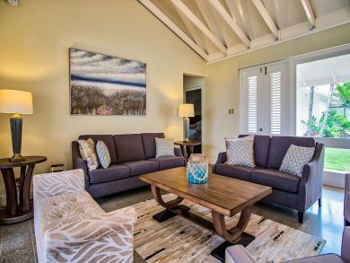 Runaway Bay Beachfront Luxury Vacation Villa