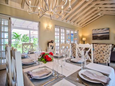 Runaway Bay Beachfront Luxury Vacation Villa