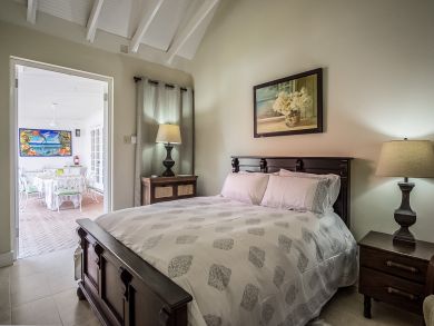 Runaway Bay Beachfront Luxury Vacation Villa