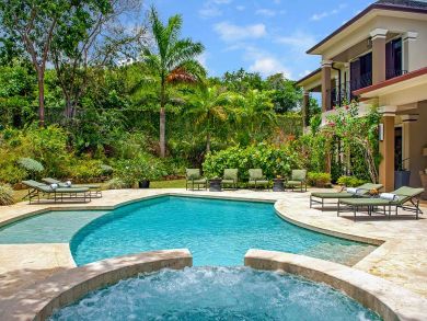 Montego Bay Luxury A Great Home with Media Room Hot Tub Pool