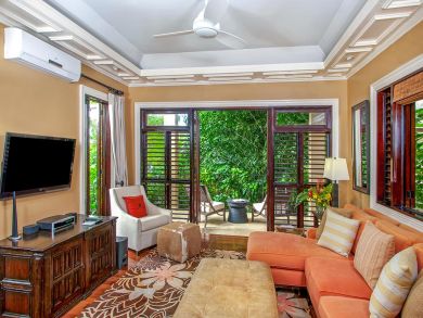 Montego Bay Luxury A Great Home with Media Room Hot Tub Pool