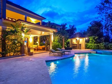 Montego Bay Luxury A Great Home with Media Room Hot Tub Pool