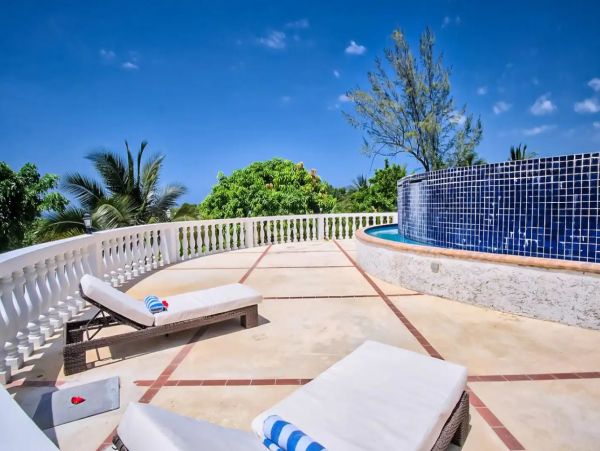 Twelve Bedroom Luxury Vacation Villa in Jamaica Sleeps 24