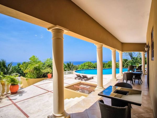 Twelve Bedroom Luxury Vacation Villa in Jamaica Sleeps 24