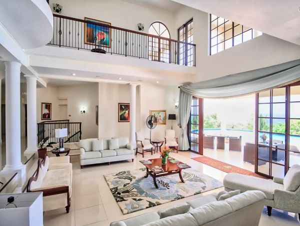 Twelve Bedroom Luxury Vacation Villa in Jamaica Sleeps 24