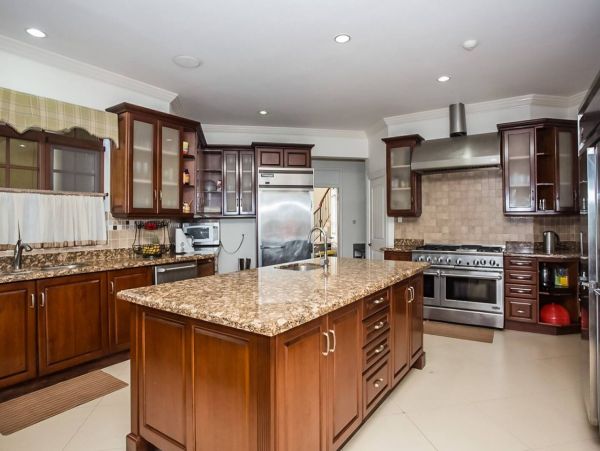 Twelve Bedroom Luxury Vacation Villa in Jamaica Sleeps 24