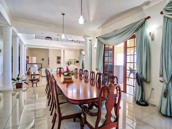 Twelve Bedroom Luxury Vacation Villa in Jamaica Sleeps 24
