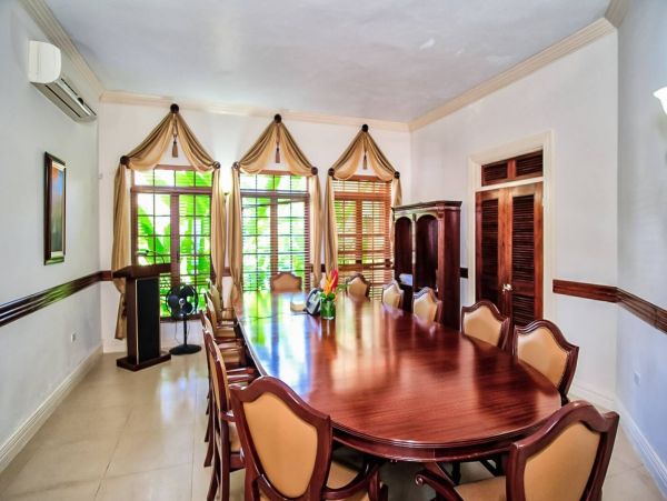 Twelve Bedroom Luxury Vacation Villa in Jamaica Sleeps 24