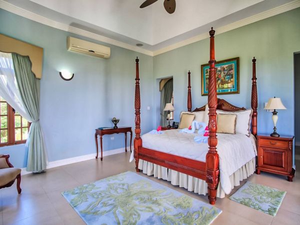 Twelve Bedroom Luxury Vacation Villa in Jamaica Sleeps 24