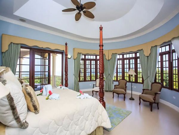 Twelve Bedroom Luxury Vacation Villa in Jamaica Sleeps 24