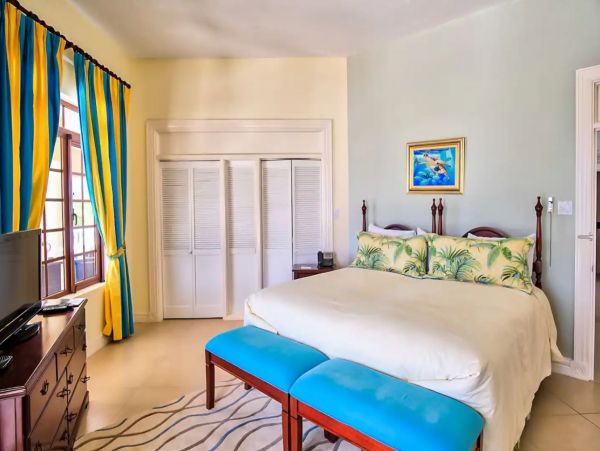 Twelve Bedroom Luxury Vacation Villa in Jamaica Sleeps 24