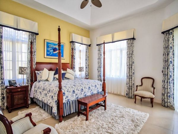 Twelve Bedroom Luxury Vacation Villa in Jamaica Sleeps 24