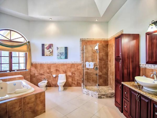 Twelve Bedroom Luxury Vacation Villa in Jamaica Sleeps 24