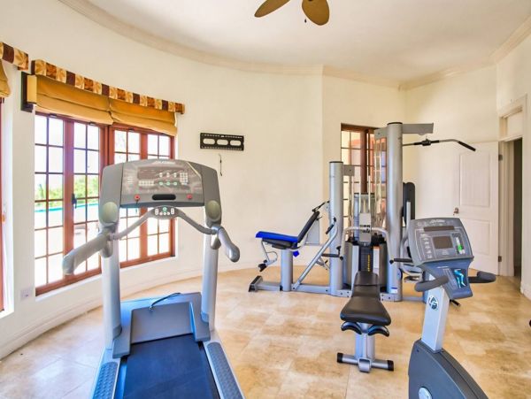 Twelve Bedroom Luxury Vacation Villa in Jamaica Sleeps 24
