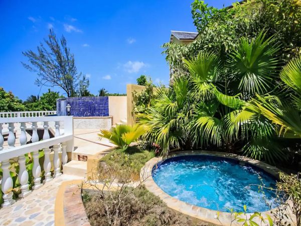 Twelve Bedroom Luxury Vacation Villa in Jamaica Sleeps 24