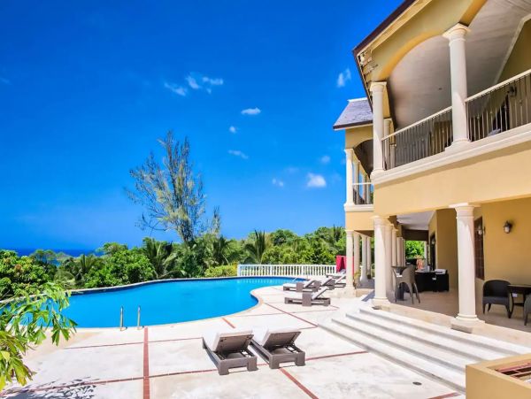 Twelve Bedroom Luxury Vacation Villa in Jamaica Sleeps 24