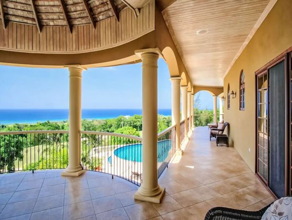 Twelve Bedroom Luxury Vacation Villa in Jamaica Sleeps 24
