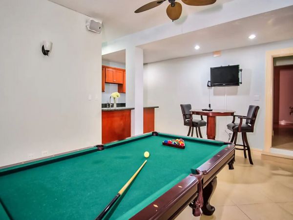 Twelve Bedroom Luxury Vacation Villa in Jamaica Sleeps 24