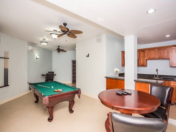 Twelve Bedroom Luxury Vacation Villa in Jamaica Sleeps 24