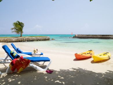 Ocho Rios Five Bedroom Staffed, Pool Vacation Villa on Beach