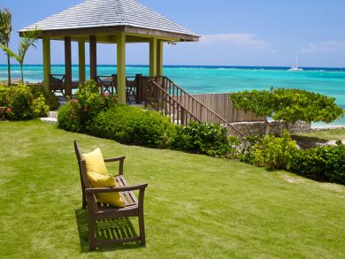 Ocho Rios Five Bedroom Staffed, Pool Vacation Villa on Beach