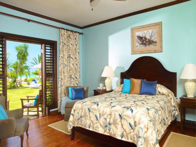 Ocho Rios Five Bedroom Staffed, Pool Vacation Villa on Beach