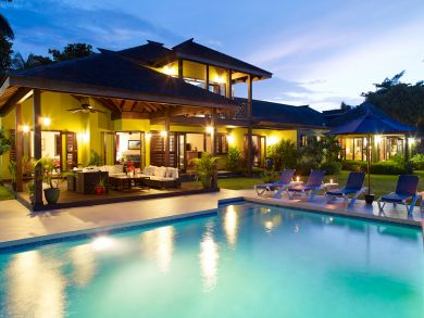 Ocho Rios Five Bedroom Staffed, Pool Vacation Villa on Beach