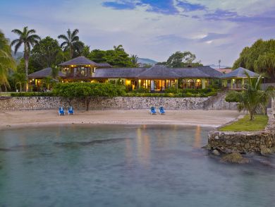 Ocho Rios Five Bedroom Staffed, Pool Vacation Villa on Beach