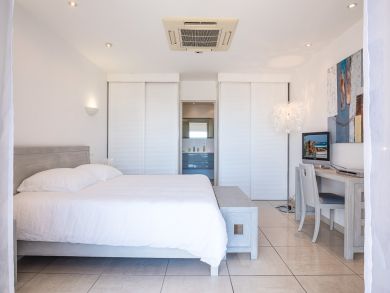 St. Barts Home 897841