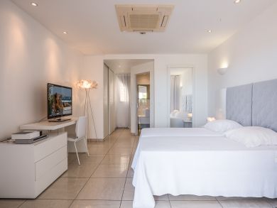 St. Barts Home 897841