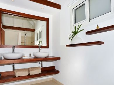 St. Barts Home 897853