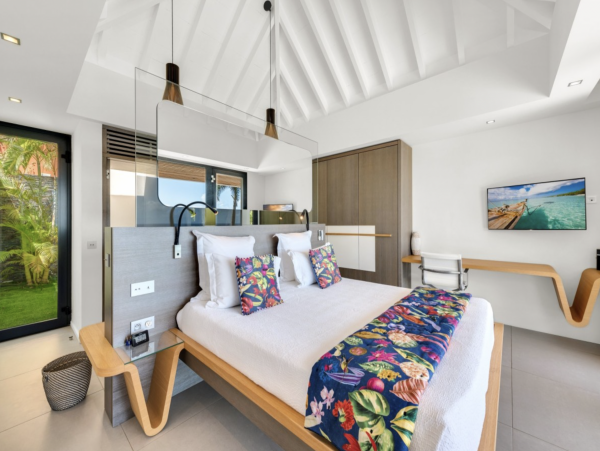 Anse Des Cayes St Barts Luxury Villa Pool & Staff
