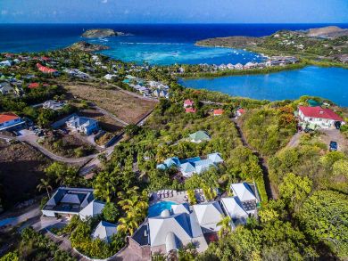 ST. BARTHS 4 BEDROOM LUXURY VILLA WITH POOL AND VIEW