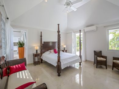 St. Barts Home 897896