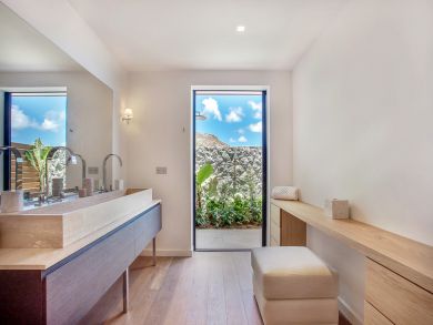 St. Barts Home 897904