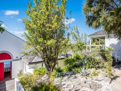 St. Barts Home 897911